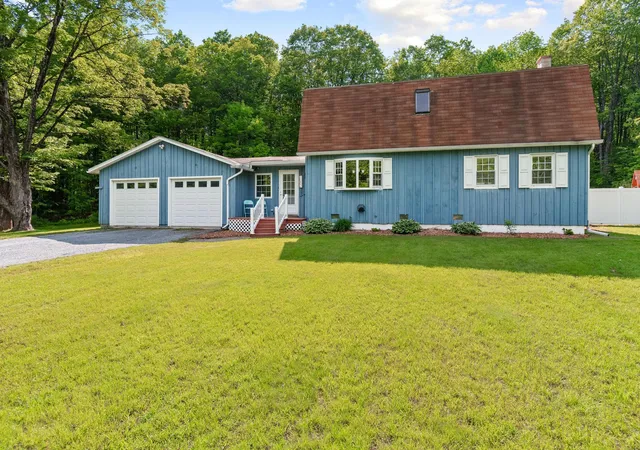 Single family home for sale at 1083 North Rd, Hinesburg, VT 05461 | MLS# 5093372
