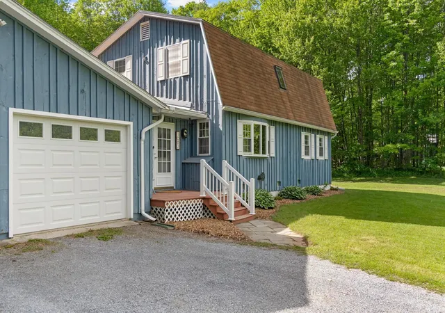 Photo 1 of Single family home for sale at 1083 North Rd, Hinesburg, VT 05461 | MLS# 5093372 | Listing updated on 2026-06-14