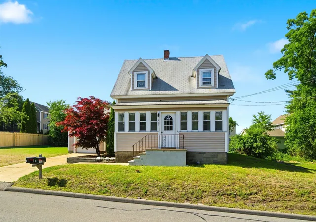 3rd image of 440 Gold St, Manchester, NH 03103 | MLS# 5093388