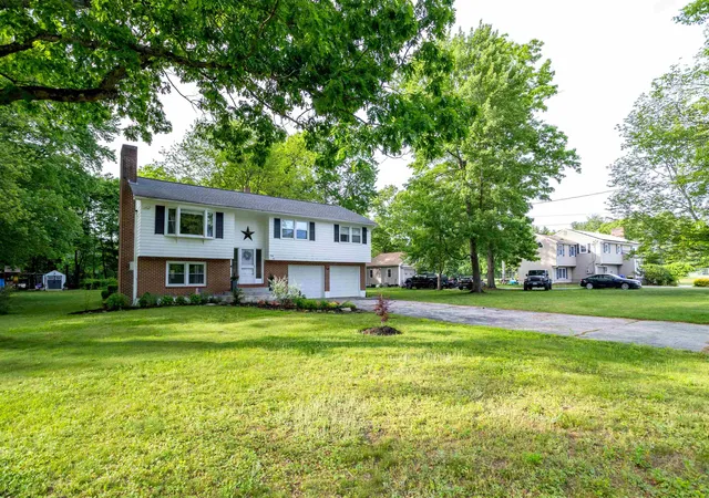 3rd image of 32 Alvirne Dr, Hudson, NH 03051 | MLS# 5093403