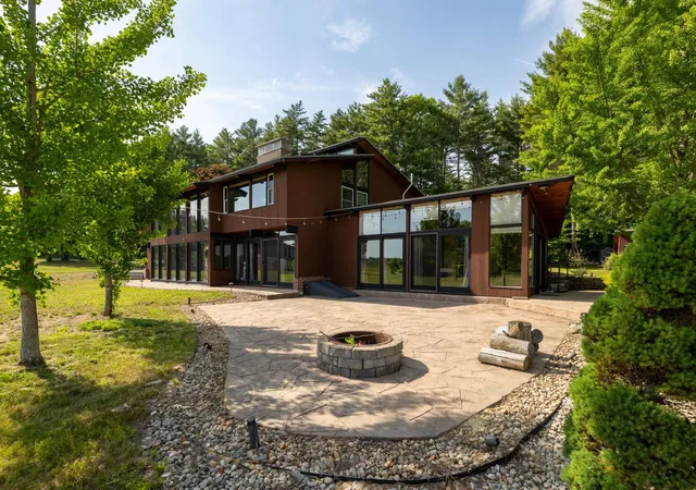 Homes for sale in Lee, NH | 293 North River Rd, Lee, NH 03861 | MLS# 5093429