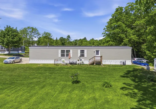 Homes for sale in Pittsfield, NH | 11 Daisy Dr, Pittsfield, NH 03263 | MLS# 5093459