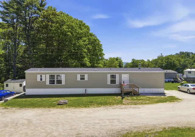Homes for sale in Pittsfield, NH | 11 Daisy Dr, Pittsfield, NH 03263 | MLS# 5093459