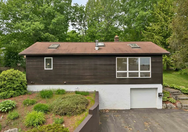 3rd image of 40 Paugus St, Laconia, NH 03246 | MLS# 5093505