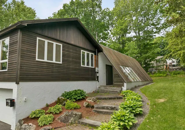 4th image of 40 Paugus St, Laconia, NH 03246 | MLS# 5093505