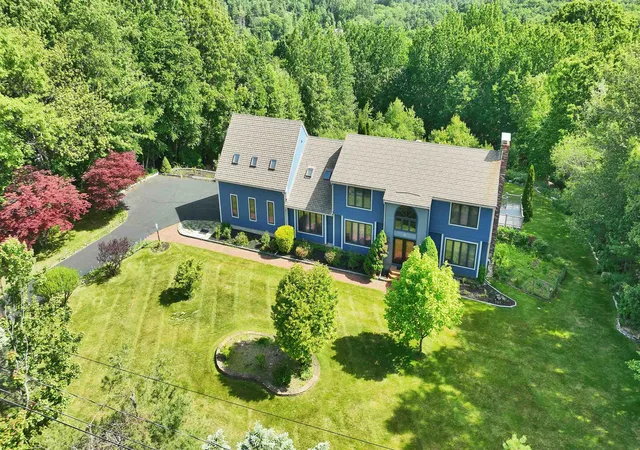 3rd image of 8 Longview Dr, Bow, NH 03304 | MLS# 5093516