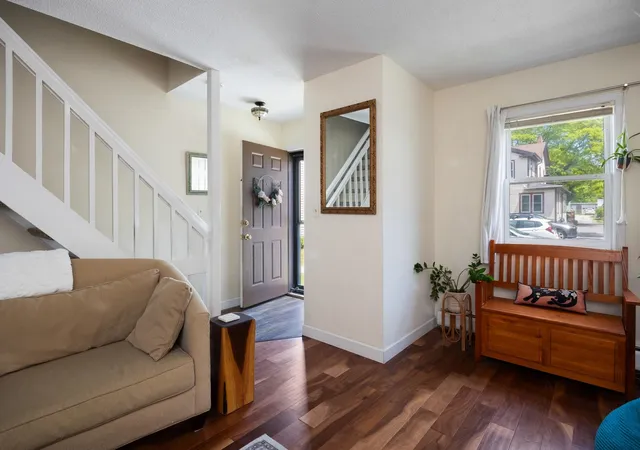 2nd image of 89 North Champlain St #L, Burlington, VT 05401 | MLS# 5093526
