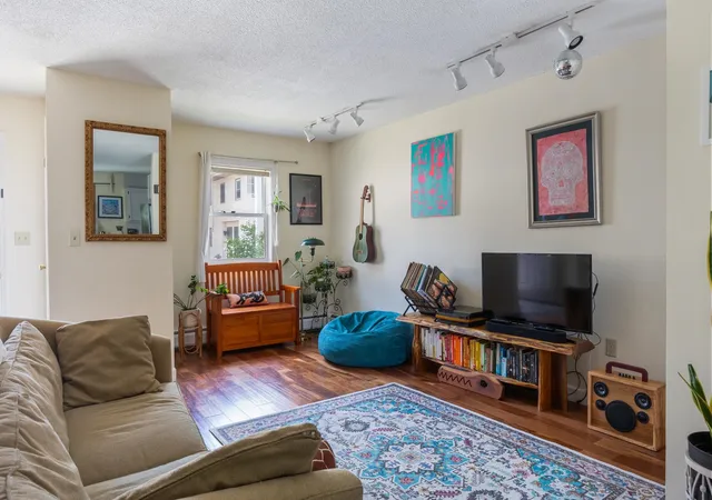 4th image of 89 North Champlain St #L, Burlington, VT 05401 | MLS# 5093526