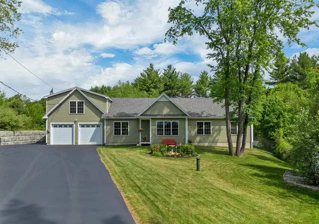 Homes for sale in Alton, NH | 16 Palm Ln, Alton, NH 03809 | MLS# 5093583