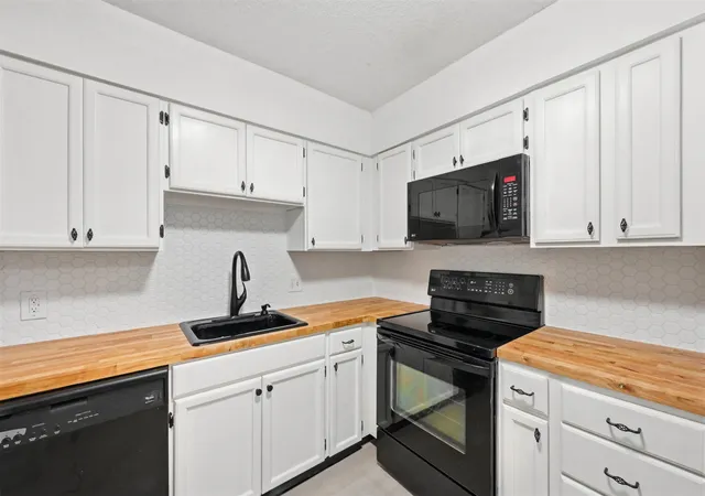 4th image of 100 Kennedy Dr #39, South Burlington, VT 05403 | MLS# 5093585