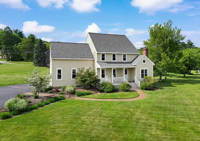1st image of 1 Bartlett Rd, Stratham, NH 03885 | MLS# 5093606