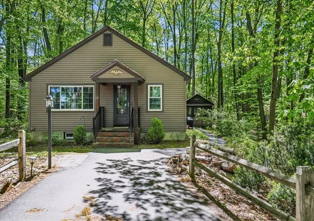 2nd image of 165 Tory Rd, Manchester, NH 03104 | MLS# 5093617