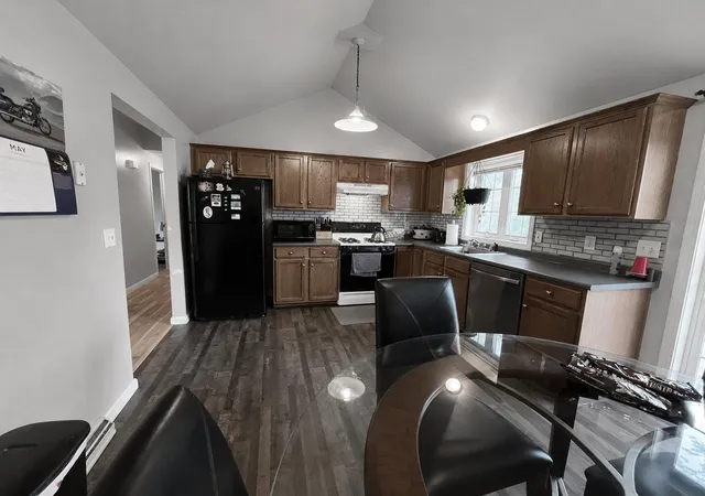 4th image of 223 S Main St, Seabrook, NH 03874 | MLS# 5093649