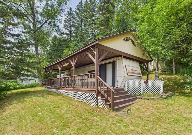 Photo 3 of Single family home for sale at 1459 Main St, Pittsburg, NH 03592 | MLS# 5093687 | Listing updated on 2026-09-04