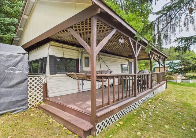 Photo 3 of Single family home for sale at 1459 Main St, Pittsburg, NH 03592 | MLS# 5093687 | Listing updated on 2026-09-04