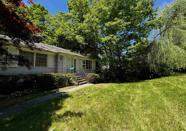 3rd image of 142 Pine Cir, Bennington, VT 05201 | MLS# 5093692
