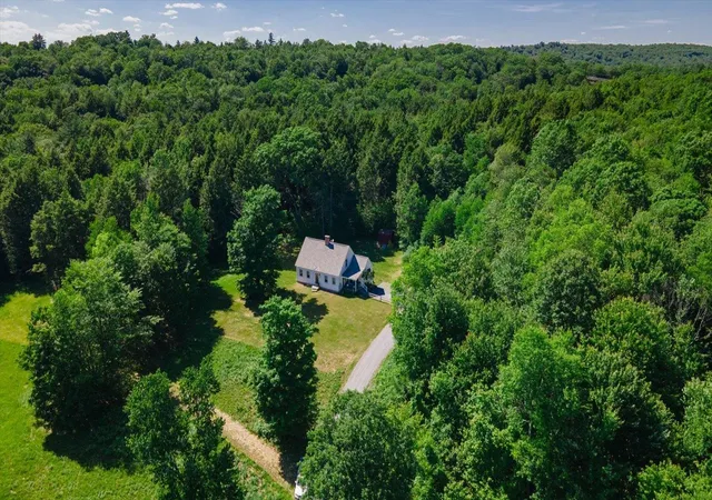 Photo 2 of Single family home for sale at 152 Old Chesterfield Rd, Winchester, NH 03470 | MLS# 5093714 | Listing updated on 2026-06-19