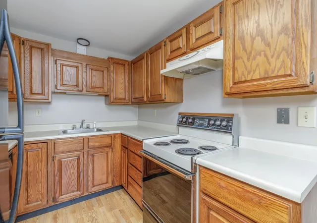 2nd image of 90 Dawson Ave, Manchester, NH 03104 | MLS# 5093813