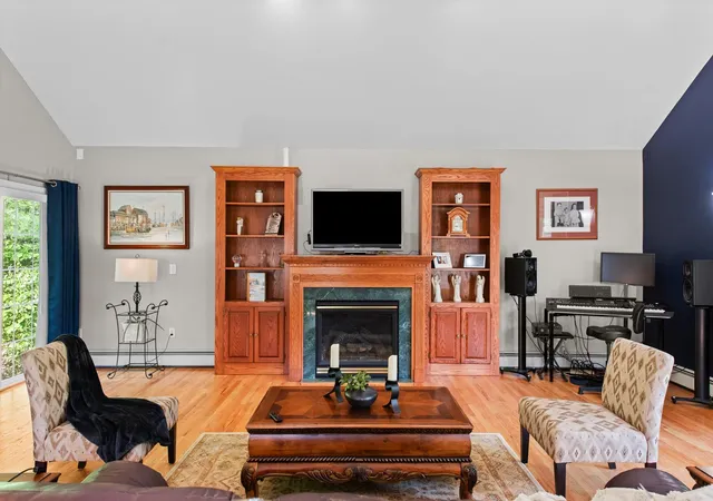 Photo 4 of Single family home for sale at 31 Merrill Rd, Goffstown, NH 03045 | MLS# 5093846 | Listing updated on 2026-07-15