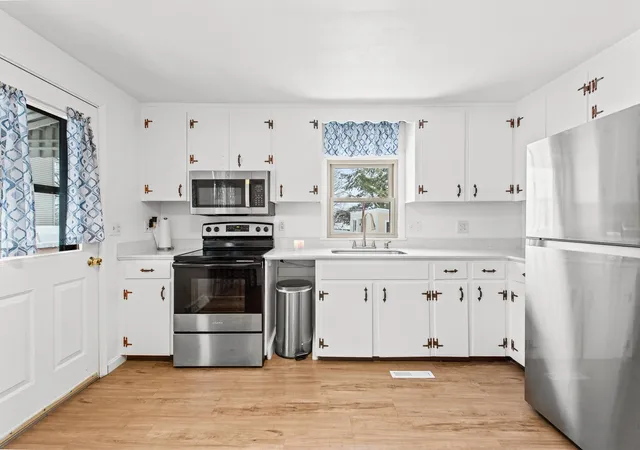 4th image of 93 1/2 Chandler St, Nashua, NH 03064 | MLS# 5093859