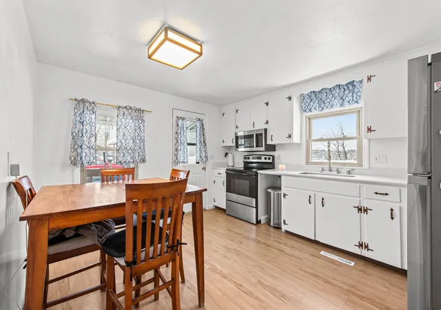 5th image of 93 1/2 Chandler St, Nashua, NH 03064 | MLS# 5093859