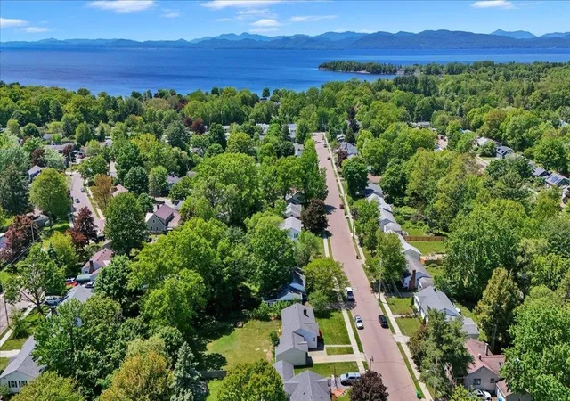 2nd image of 27 Brierwood Ln, Burlington, VT 05408 | MLS# 5093866