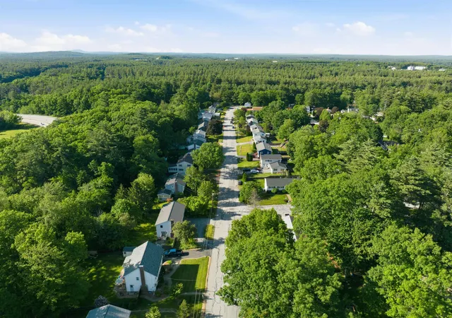 Photo 3 of Single family home for sale at 8 Bennington Rd, Nashua, NH 03064 | MLS# 5093881 | Listing updated on 2026-06-16