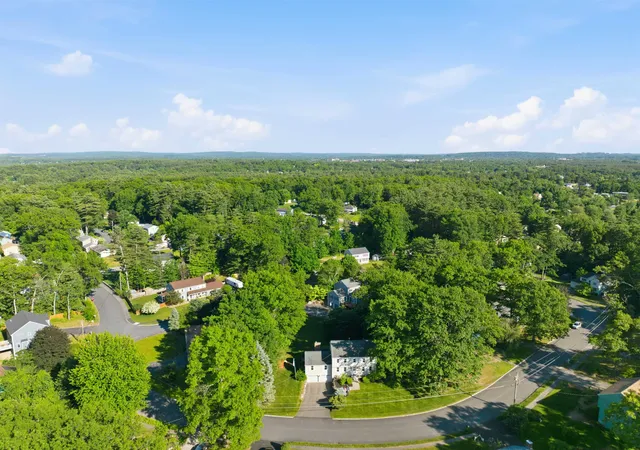 Photo 3 of Single family home for sale at 8 Bennington Rd, Nashua, NH 03064 | MLS# 5093881 | Listing updated on 2026-06-16