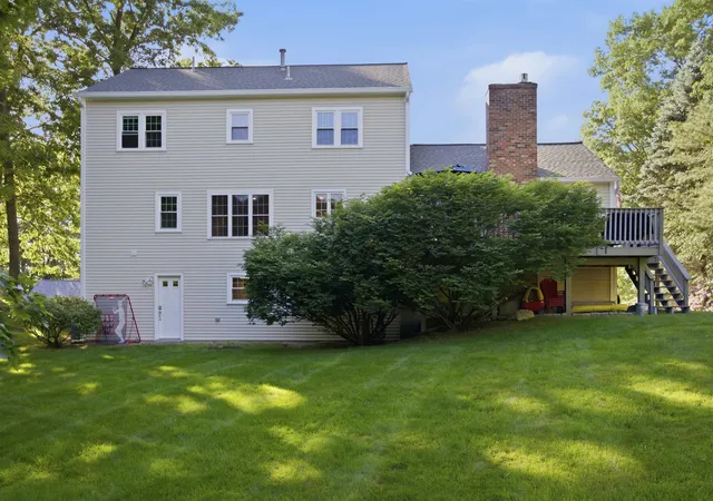 Photo 4 of Single family home for sale at 8 Bennington Rd, Nashua, NH 03064 | MLS# 5093881 | Listing updated on 2026-06-16