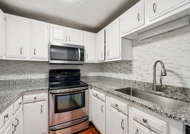 Homes for sale in Manchester, NH | 55 River Rd #6A, Manchester, NH 03104 | MLS# 5093952