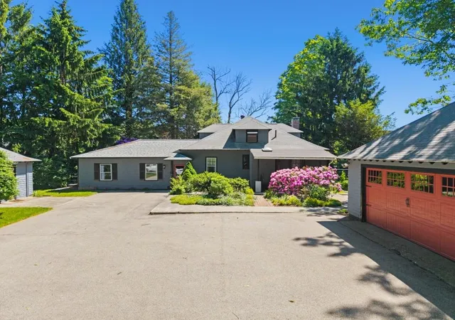 1st image of 52 Whipple Rd, Kittery, ME 03904 | MLS# 5093964