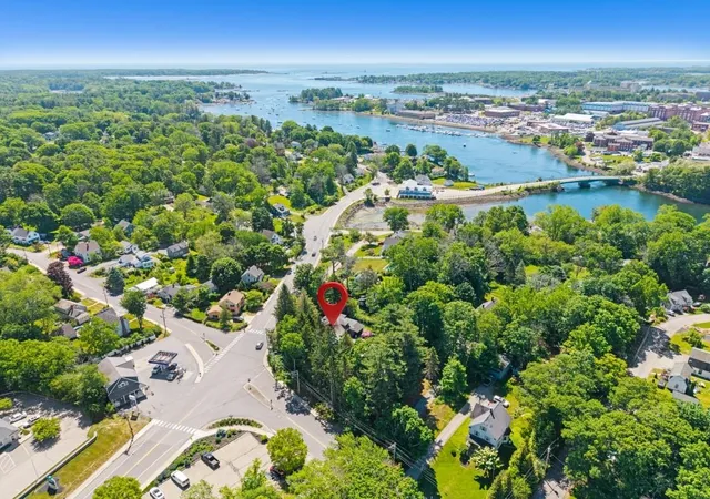 2nd image of 52 Whipple Rd, Kittery, ME 03904 | MLS# 5093964
