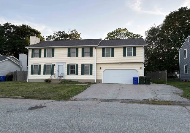 1st image of 163 Wedgewood Ln, Manchester, NH 03109 | MLS# 5093965
