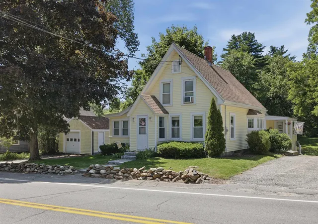 2nd image of 15 S Main St, Newton, NH 03858 | MLS# 5093966