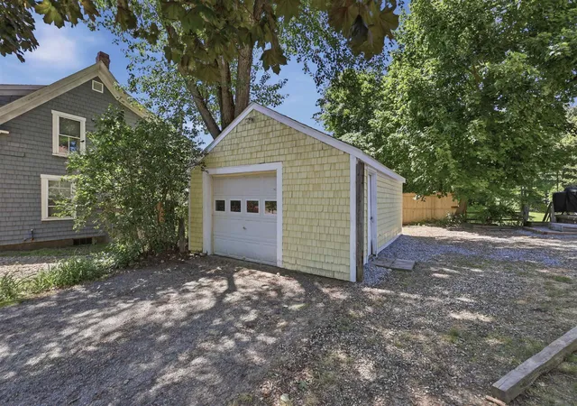 4th image of 15 S Main St, Newton, NH 03858 | MLS# 5093966