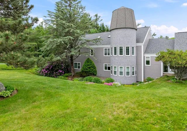 Homes for sale in New London, NH | 128 Hilltop Pl #128, New London, NH 03257 | MLS# 5093970