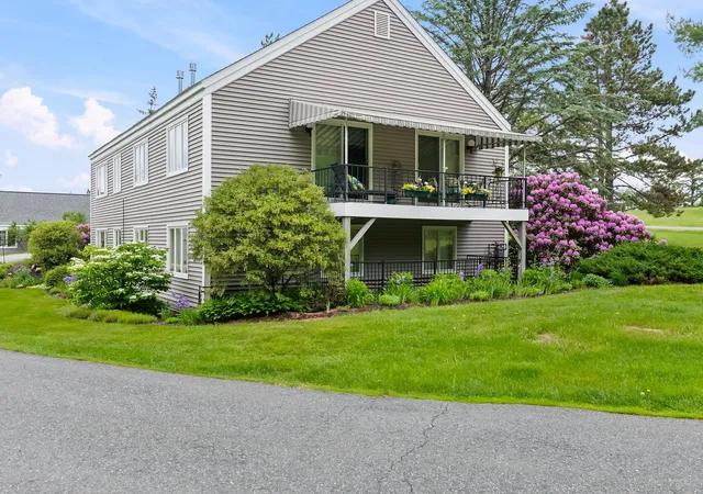 Homes for sale in New London, NH | 128 Hilltop Pl #128, New London, NH 03257 | MLS# 5093970