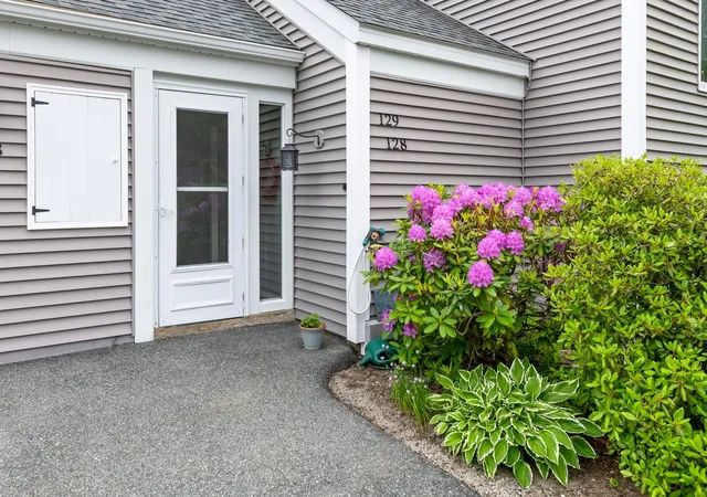 Homes for sale in New London, NH | 128 Hilltop Pl #128, New London, NH 03257 | MLS# 5093970