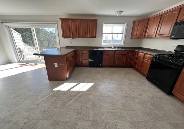 5th image of 7 Charity Ct #B, Hudson, NH 03051 | MLS# 5094018