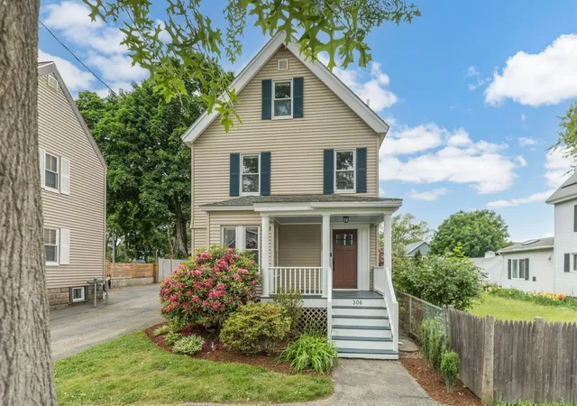 Photo 1 of Single family home for sale at 306 Thornton St, Portsmouth, NH 03801 | MLS# 5094031 | Listing updated on 2026-06-18