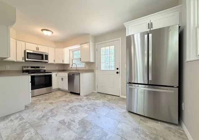 2nd image of 37 Bluff St, Salem, NH 03079 | MLS# 5094044