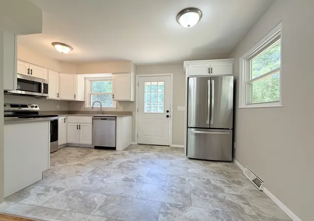 3rd image of 37 Bluff St, Salem, NH 03079 | MLS# 5094044