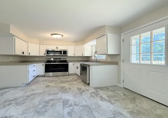 4th image of 37 Bluff St, Salem, NH 03079 | MLS# 5094044