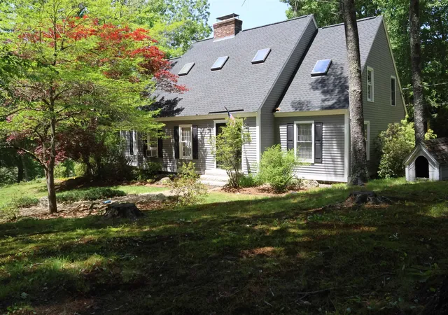 Photo 1 of Single family home for sale at 85 Stowell Rd, Bedford, NH 03110 | MLS# 5094059 | Listing updated on 2026-07-17