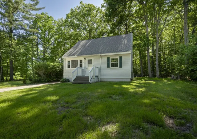 Homes for sale in Franklin, NH | 38 Duffy St, Franklin, NH 03235 | MLS# 5094092