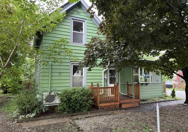 Photo 1 of Single family home for sale at 120 Lincoln Ave, Saint Albans, VT 05478 | MLS# 5094131 | Listing updated on 2026-09-16