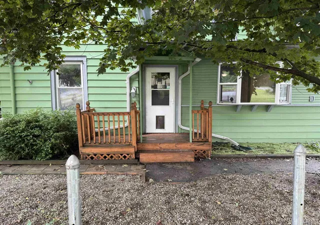 Photo 2 of Single family home for sale at 120 Lincoln Ave, Saint Albans, VT 05478 | MLS# 5094131 | Listing updated on 2026-09-16