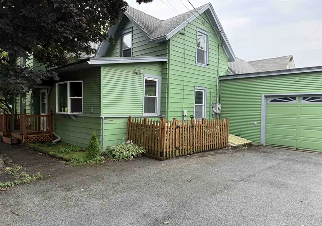 Photo 4 of Single family home for sale at 120 Lincoln Ave, Saint Albans, VT 05478 | MLS# 5094131 | Listing updated on 2026-09-16