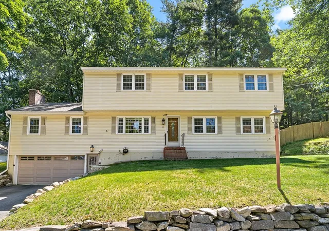 Homes for sale in Nashua, NH | 10 Oakdale Ave, Nashua, NH 03062 | MLS# 5094137