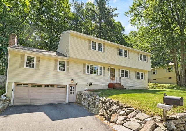 Homes for sale in Nashua, NH | 10 Oakdale Ave, Nashua, NH 03062 | MLS# 5094137